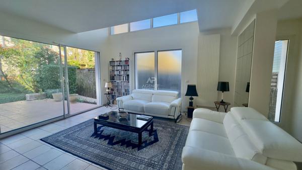 Maison à vendre à Sèvres avec vue sur le Parc de Saint Cloud 1 455 000 € **  - Référence  494-S