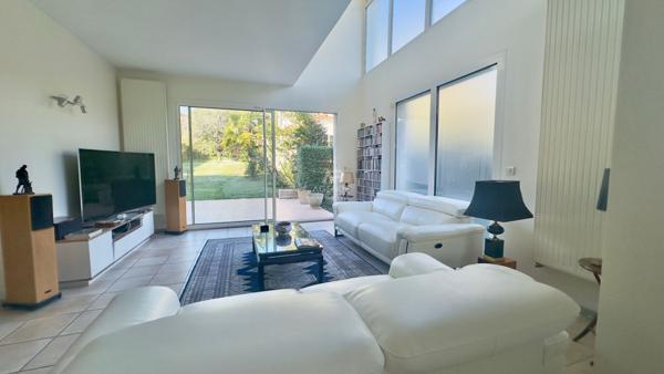 Maison à vendre à Sèvres avec vue sur le Parc de Saint Cloud 1 455 000 € **  - Référence  494-S