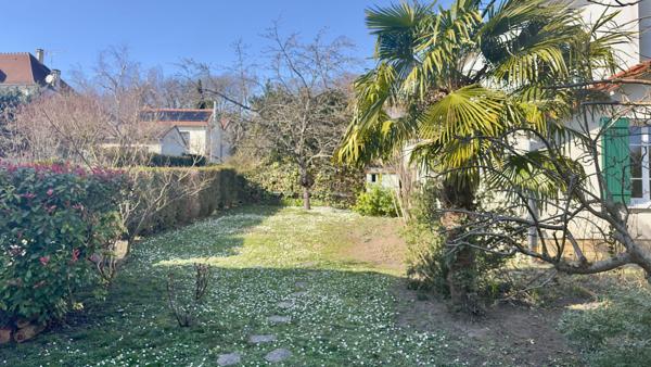 Maison à vendre à Sèvres avec vue sur le Parc de Saint Cloud 1 455 000 € **  - Référence  494-S