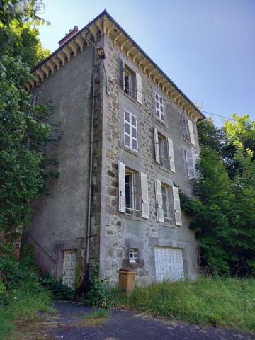 Maison à vendre à Vic-sur-Cère dans le Cantal (15800), ref : MG/2213