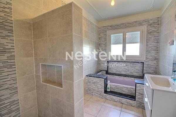 Saint Pierre De Chandieu 5 pièces 123.98 m2 sur 865m² de parcelle - DPE :F