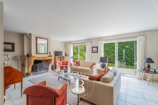 Ville-d'Avray, Maison de ville 3 Chambres -  210 m² à vendre