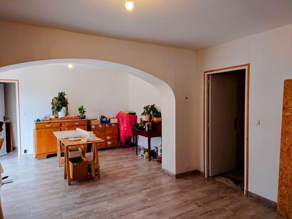 À vendre - Maison de campagne, 10 pièces situé à Belleville-en-Beaujolais (69220)