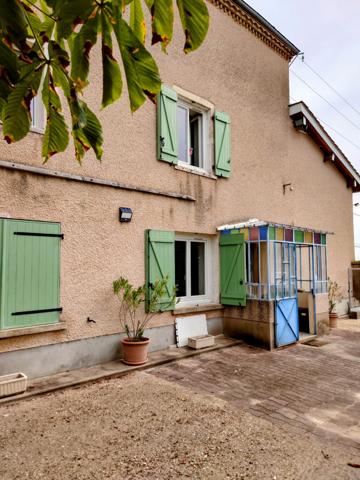 À vendre - Maison de campagne, 10 pièces situé à Belleville-en-Beaujolais (69220)