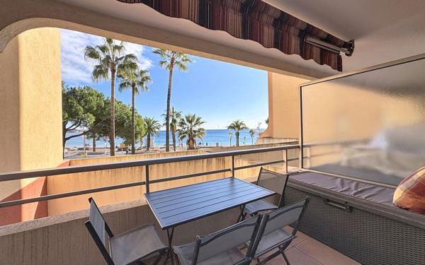 Appartement à vendre    1 pièce • 27 m2 Fréjus