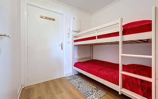 Appartement à vendre    1 pièce • 27 m2 Fréjus