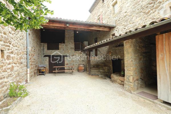 Maison en pierre de 265 m²