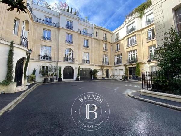 Paris 16ème, Hôtel particulier 5 Chambres -  340 m² à vendre