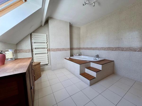 Vente                                                      Maison
                        
                     6 pièces                      154 m2                     à Bornel