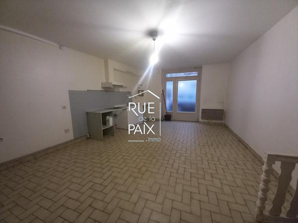 86140 LENCLOITRE LENCOITRE, appartement T3 centre bourg !