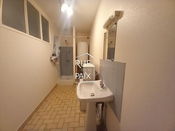 86140 LENCLOITRE LENCOITRE, appartement T3 centre bourg !