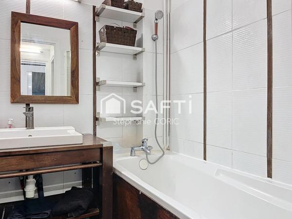 DERNIER ÉTAGE - BALCON - TRÈS CALME