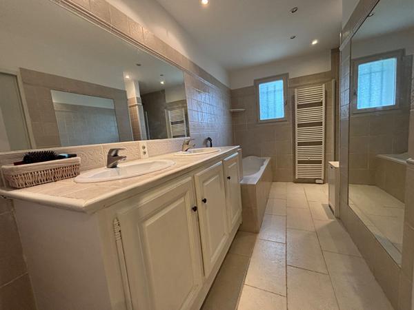 Maison de plain-pied sur belle parcelle de 1 100 m²
