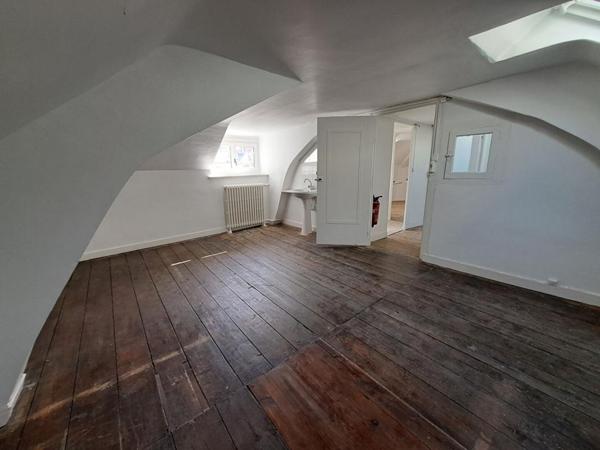 Maison de ville de charme,  en hyper centre, au calme