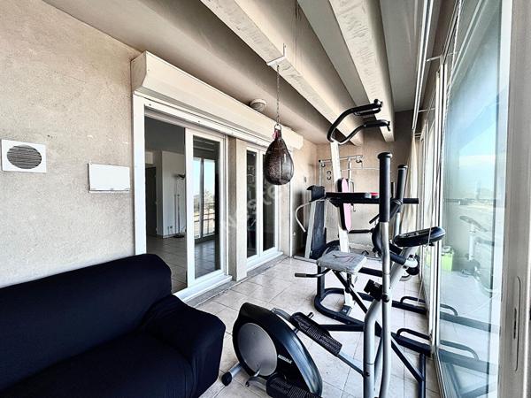 Villa Mitoyenne Marseille 8ème 4 pièce(s) 126 m2 Vue mer, Garage double Terrasse et jardin