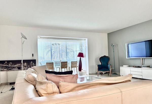 Villa Mitoyenne Marseille 8ème 4 pièce(s) 126 m2 Vue mer, Garage double Terrasse et jardin