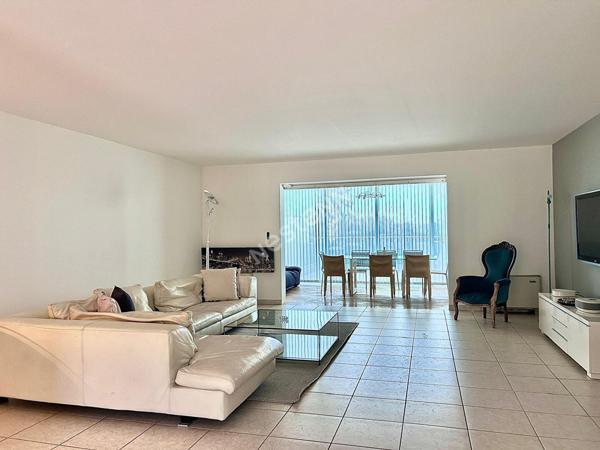 Villa Mitoyenne Marseille 8ème 4 pièce(s) 126 m2 Vue mer, Garage double Terrasse et jardin