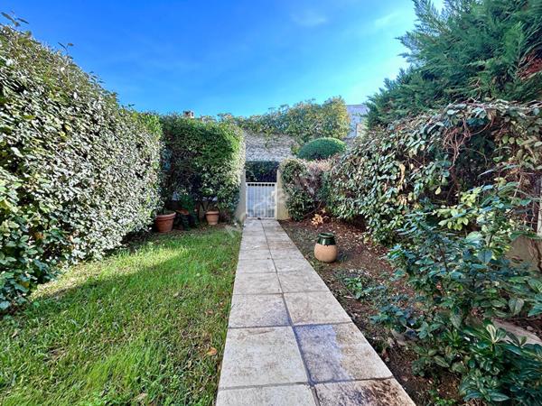 Villa Mitoyenne Marseille 8ème 4 pièce(s) 126 m2 Vue mer, Garage double Terrasse et jardin