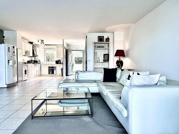 Villa Mitoyenne Marseille 8ème 4 pièce(s) 126 m2 Vue mer, Garage double Terrasse et jardin