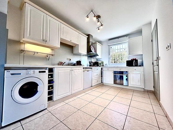 Villa Mitoyenne Marseille 8ème 4 pièce(s) 126 m2 Vue mer, Garage double Terrasse et jardin