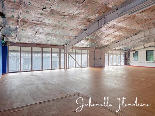 Bureau/local - plateau de 160 m² - Rue de l'industrie, Jarry