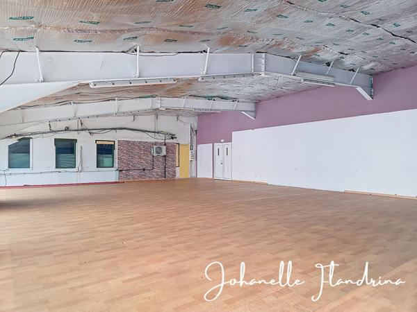 Bureau/local - plateau de 160 m² - Rue de l'industrie, Jarry