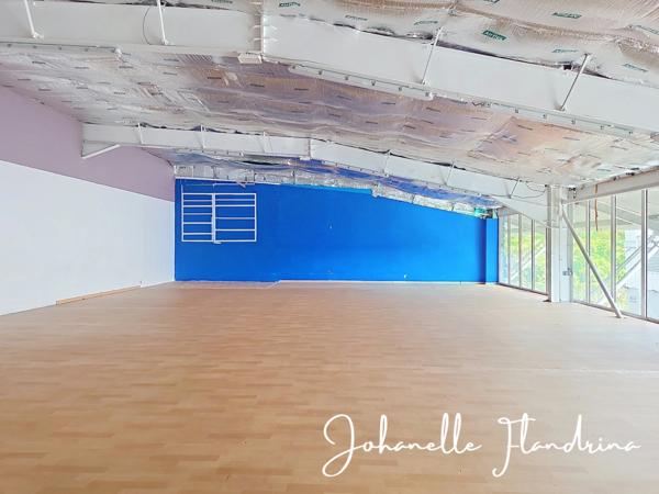Bureau/local - plateau de 160 m² - Rue de l'industrie, Jarry