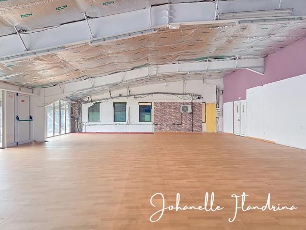 Bureau/local - plateau de 160 m² - Rue de l'industrie, Jarry