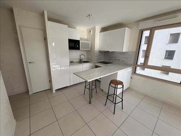 Appartement à louer 804 € CC ST PRIEST 2 p 41 m² DPE C