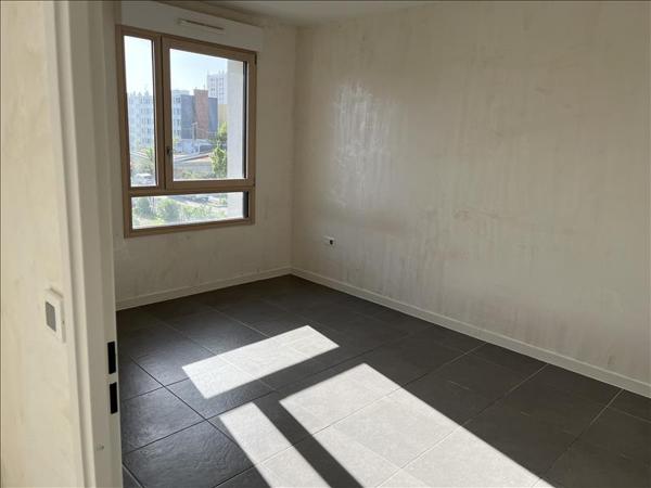 Appartement à louer 804 € CC ST PRIEST 2 p 41 m² DPE C