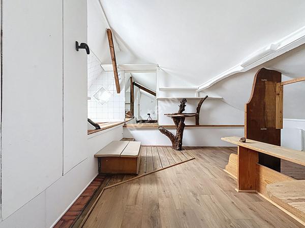 BAS MONTREUIL LIMITE VINCENNES, DERNIER ETAGE, DUPLEX DE 39M² (88M² AU SOL) AVEC TERRASSE PRIVATIVE.