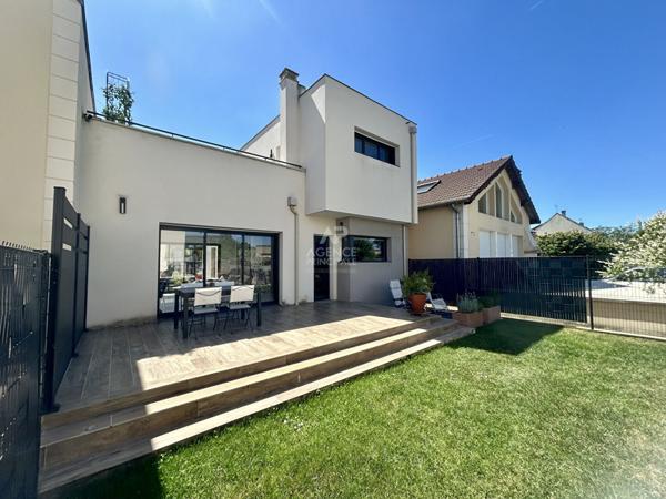Maison Acheres 5 pièce(s) 112 m2 €609 000 ** - Référence 8753