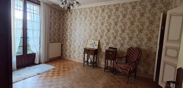 Maison sur sous-sol semi enterré