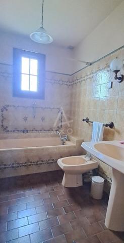 Maison sur sous-sol semi enterré