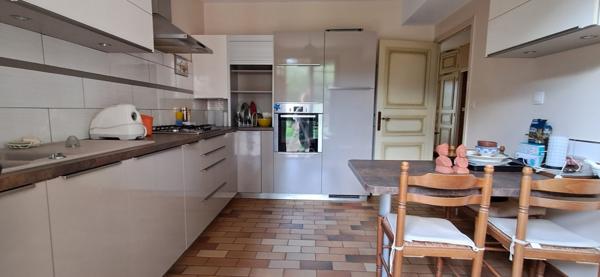 Maison sur sous-sol semi enterré