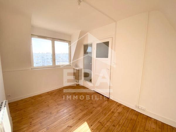 Appartement T2 de 40m2 refait a neuf, secteur port.