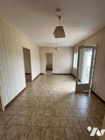 Maison 3 chambres à rafraîchir avec véranda et garage indépendant