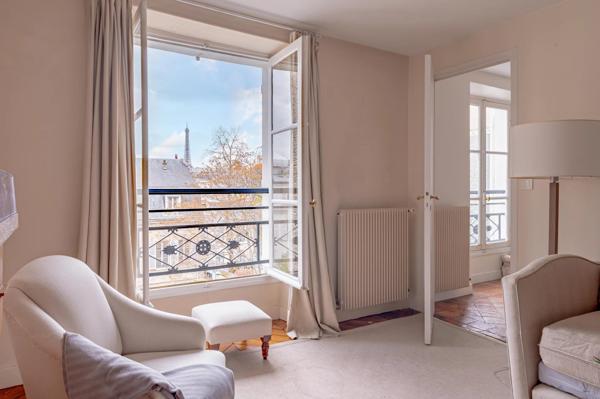 A vendre appartement 3 pièces vue Tour Eiffel, dôme Invalides et jardins de Matignon