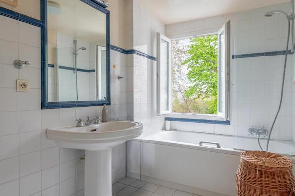 A vendre appartement 3 pièces vue Tour Eiffel, dôme Invalides et jardins de Matignon