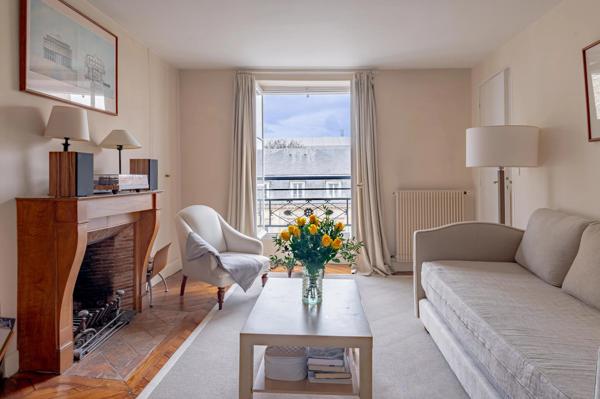 A vendre appartement 3 pièces vue Tour Eiffel, dôme Invalides et jardins de Matignon