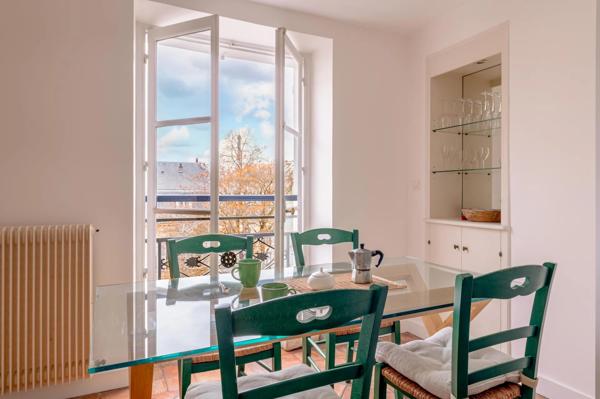 A vendre appartement 3 pièces vue Tour Eiffel, dôme Invalides et jardins de Matignon