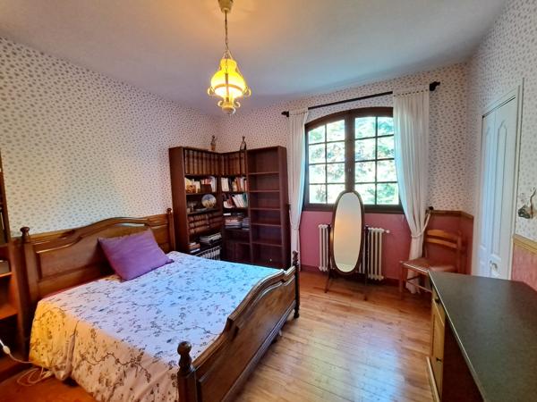 Agréable Maison avec grand jardin et piscine
