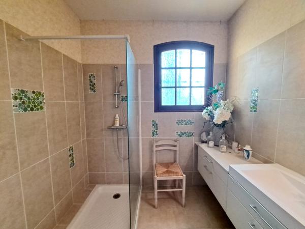 Agréable Maison avec grand jardin et piscine