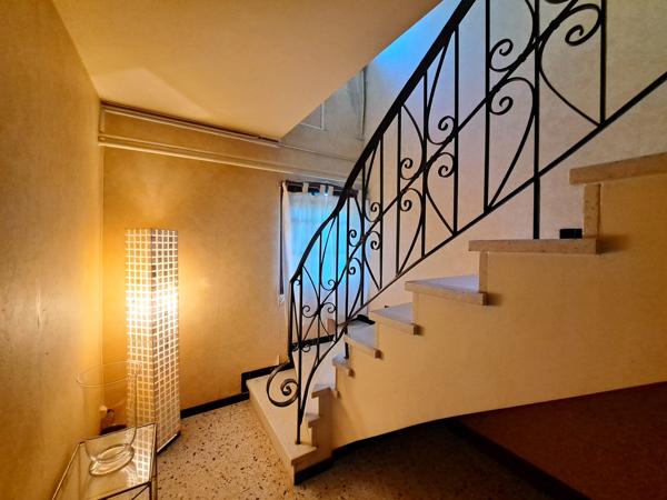 Agréable Maison avec grand jardin et piscine