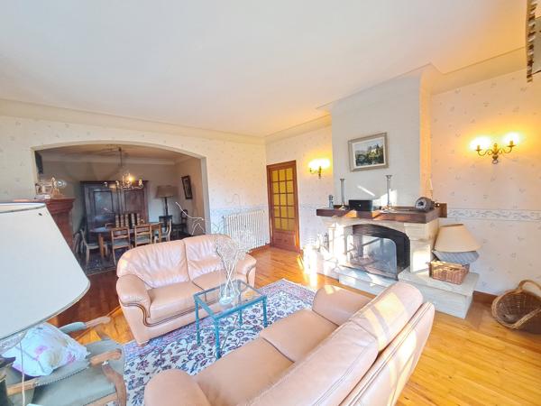 Agréable Maison avec grand jardin et piscine
