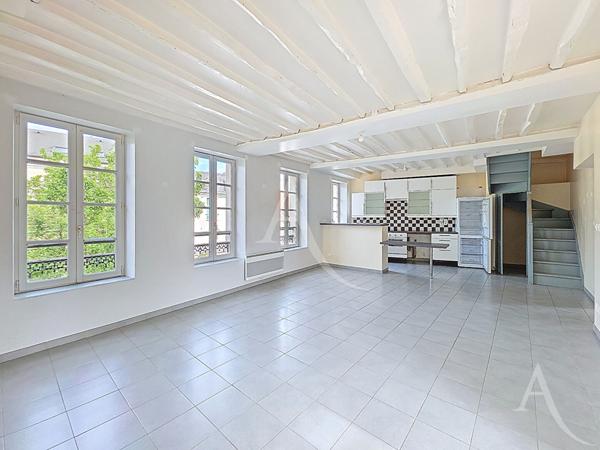 APPARTEMENT EN DUPLEX - 4 PIECES HYPER CENTRE MANTES LA JOLIE