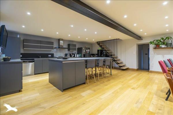 Maison à vendre |  Reignac |  8 pièces | 256 m²