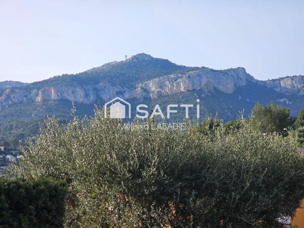 Le Revest: Maison de plain-pied 4 pièces + double garage