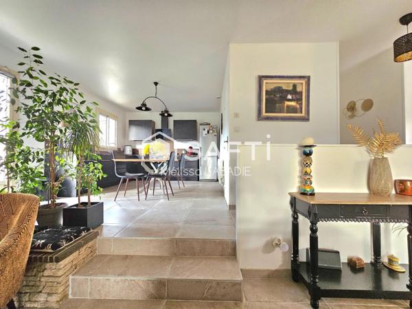 Le Revest: Maison de plain-pied 4 pièces + double garage