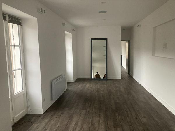 A LOUER LOCAL PPROFESSIONNEL HYPERCENTRE LA ROCHELLE